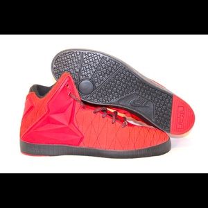 Nike Lebron 11 Suede Lifestyle University Rd Shoes